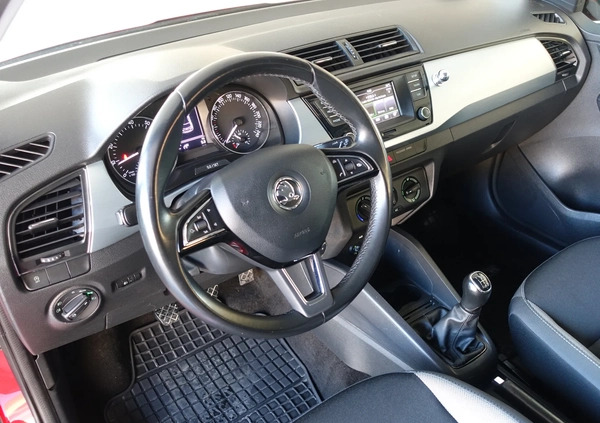 Skoda Fabia cena 32900 przebieg: 150000, rok produkcji 2018 z Goniądz małe 326